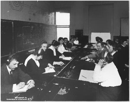 Figure 2. Men and women train at the Marconi School of Instruction, New York City, 1917